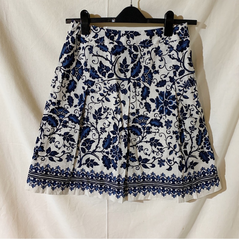 Talbots // blue, white floral print pleated midi skirt size 6